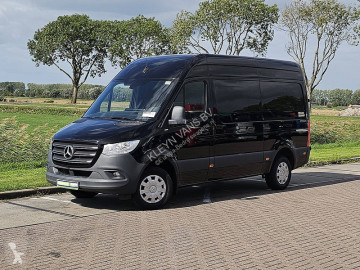 Fourgon utilitaire Mercedes