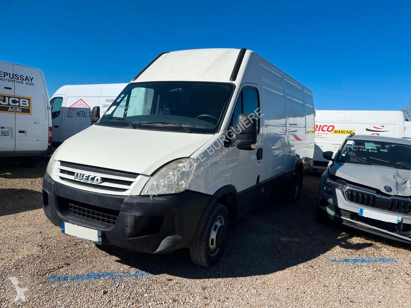 Véhicule utilitaire Iveco IV 35C15 3.0D 146 /...