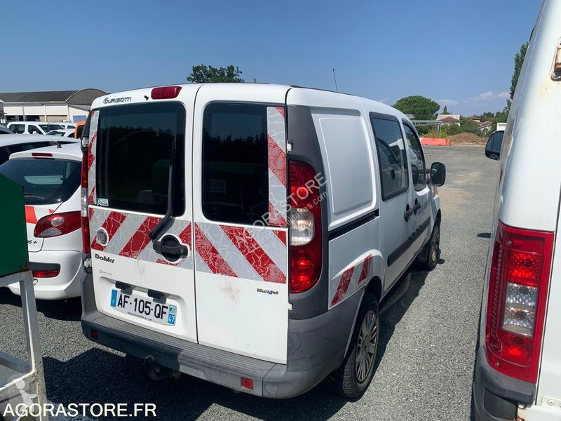 Véhicule utilitaire Fiat DOBLO