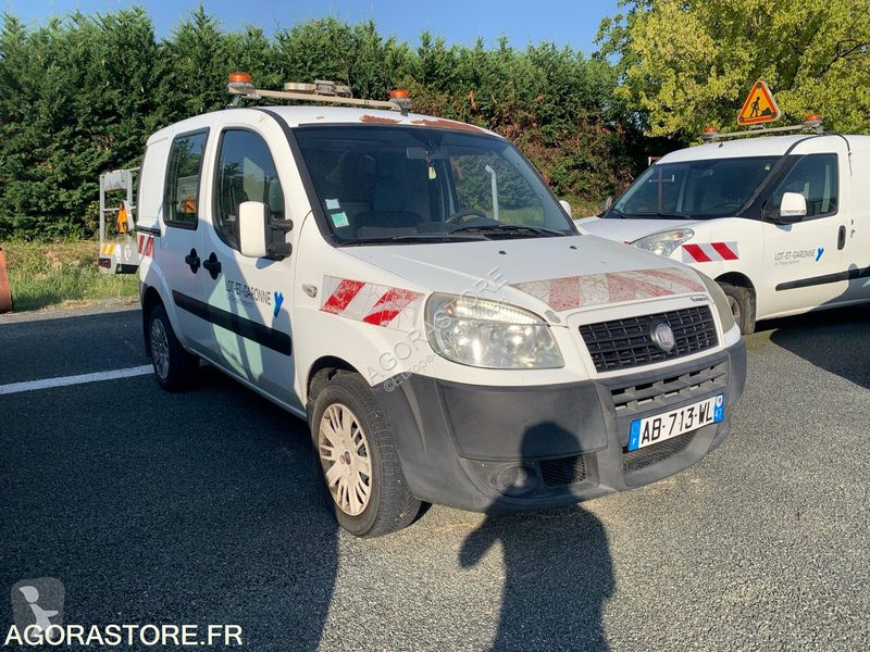 Véhicule utilitaire Fiat DOBLO