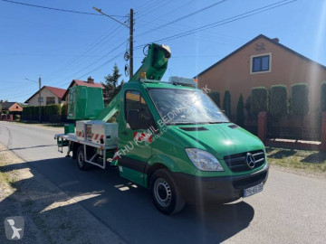 Utilitaire nacelle télescopique Mercedes