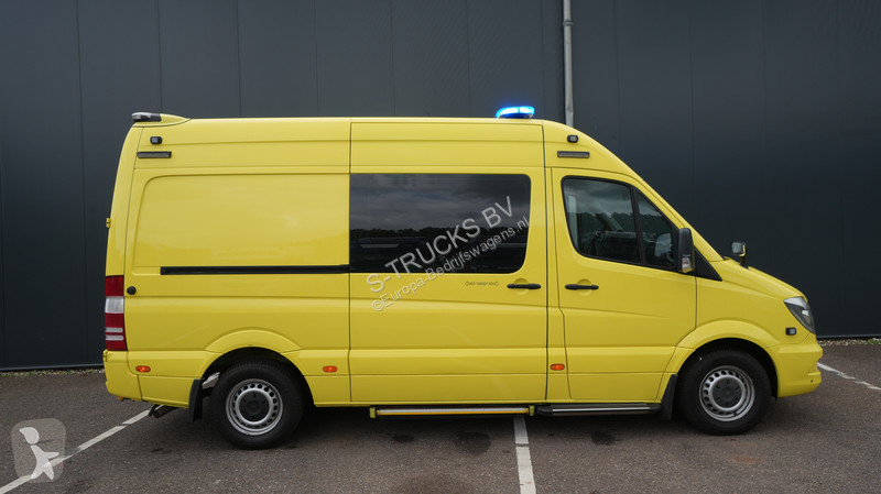 Véhicule utilitaire Mercedes ambulance 319CDI