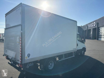 Utilitaire caisse grand volume Iveco