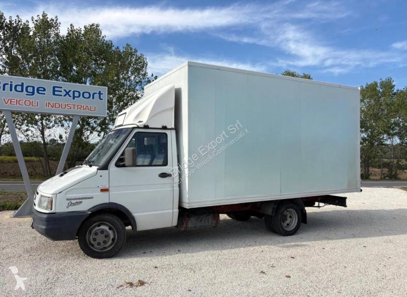 Véhicule utilitaire Iveco 35.10