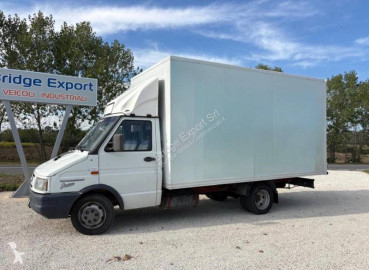 Fourgon moyen Iveco