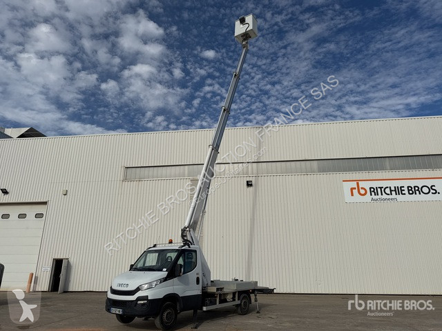 Véhicule utilitaire Iveco  35-140