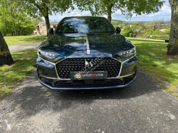 Voiture berline DS