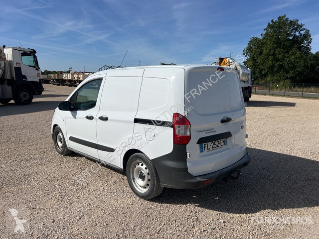 Véhicule utilitaire Ford Courier