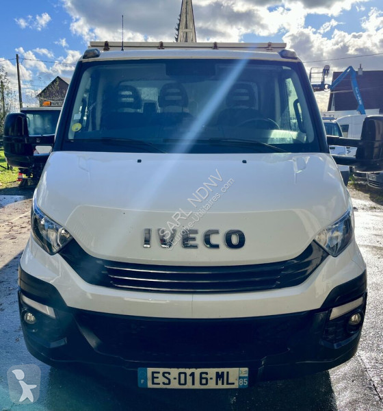Véhicule utilitaire Iveco 35c18