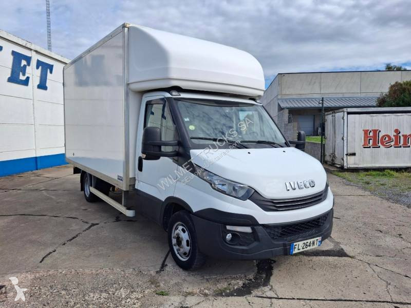 Véhicule utilitaire Iveco 35C14