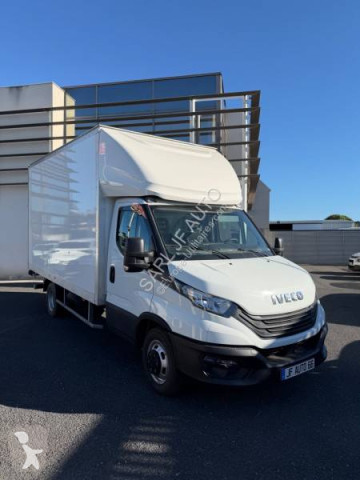 Utilitaire caisse grand volume Iveco