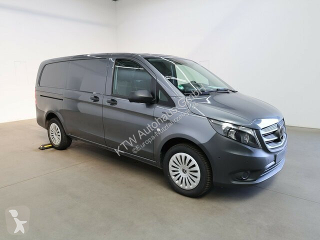 Véhicule utilitaire Mercedes eVito 111...