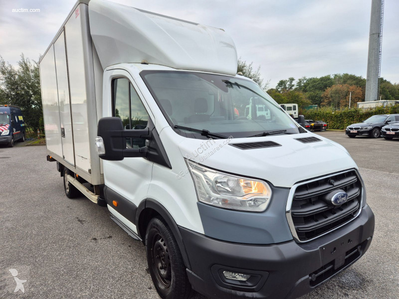 Véhicule utilitaire Ford transit