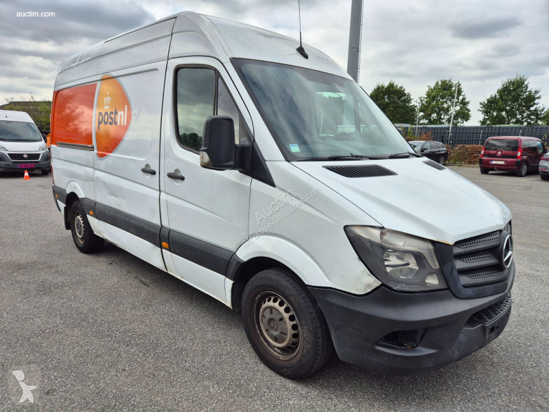 Véhicule utilitaire Mercedes sprinter