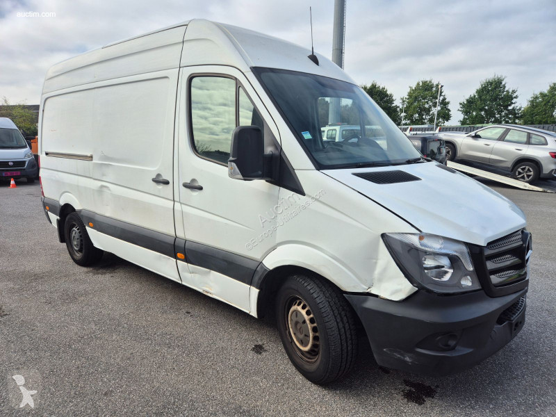 Véhicule utilitaire Mercedes sprinter