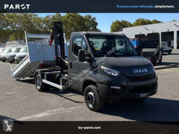 Camion con gancio di sollevamento Iveco