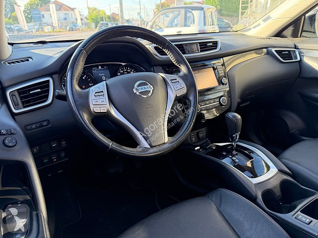 Nissan X-TRAIL van