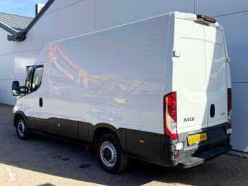 Iveco Daily 35S14 2.3 140PK L2H2 Cruise Control 3.5t Trekgewicht Camera Airco Bluetooth