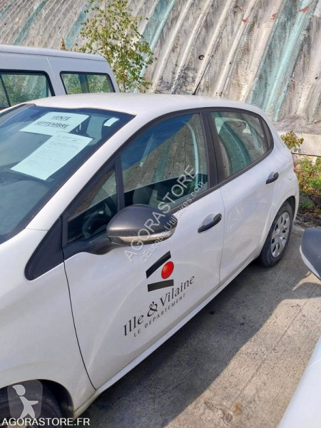 Samochód dostawczy Peugeot 208