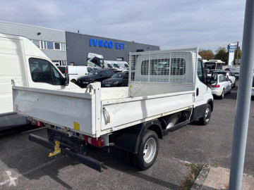 Nyttobil med flak Iveco
