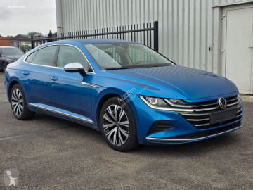 Coche berlina Volkswagen