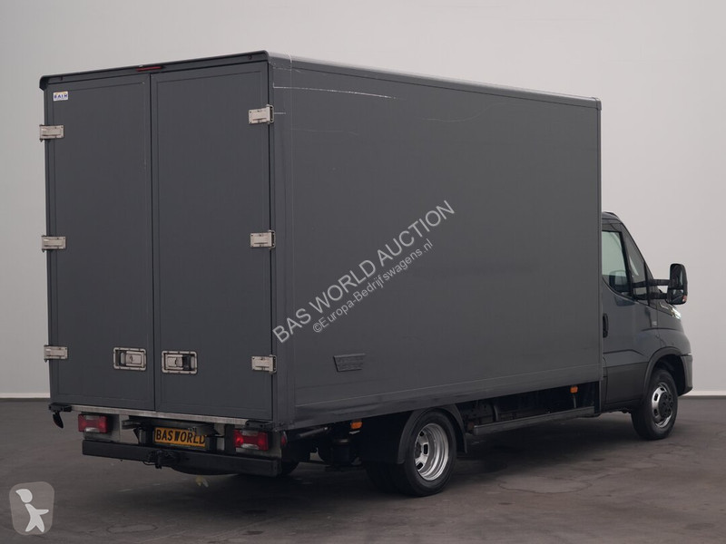 عربة نفعية Iveco 35C18
