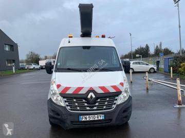 عربة نفعية مع منصة تلسكوبية Renault
