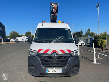 عربة نفعية مع منصة تلسكوبية Renault