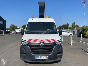 عربة نفعية مع منصة تلسكوبية Renault