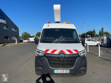 عربة نفعية مع منصة تلسكوبية Renault