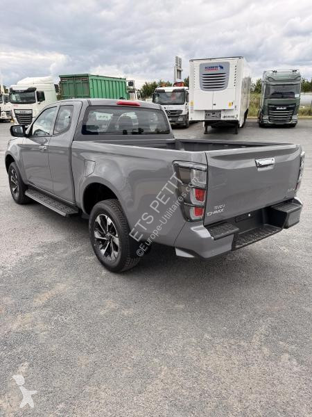 Véhicule utilitaire Isuzu 2.2L SPACE PRESTIGE