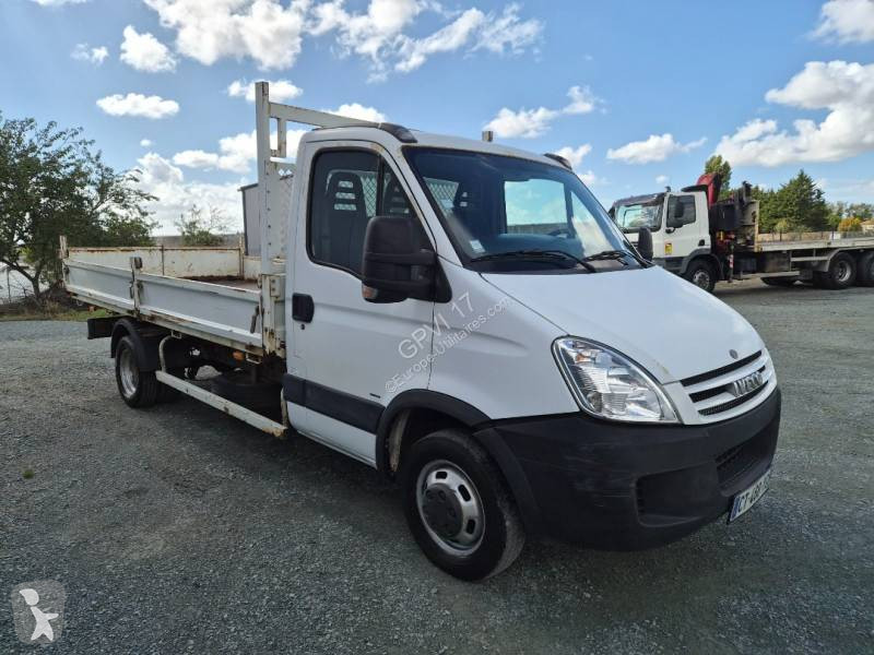 Véhicule utilitaire Iveco 35C12