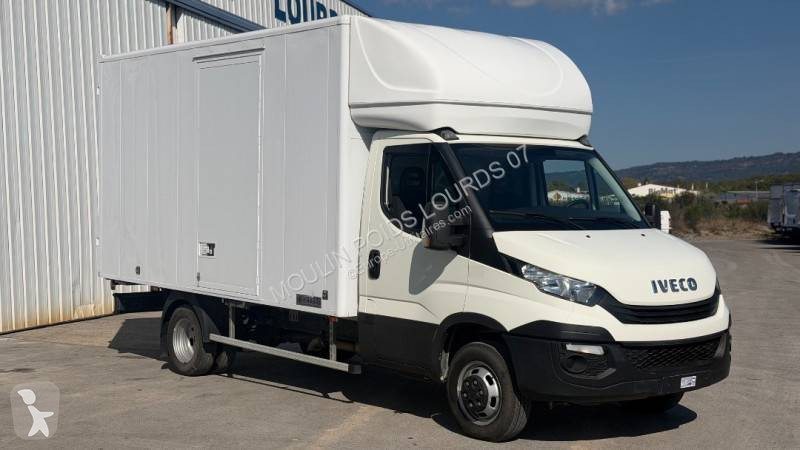 Véhicule utilitaire Iveco 35C15