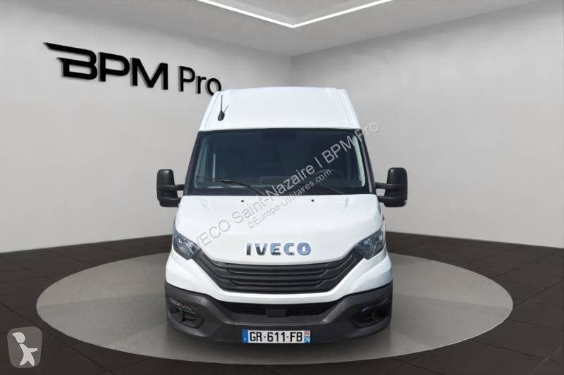 Véhicule utilitaire Iveco 35S14V12