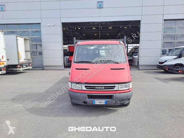 Véhicule utilitaire Iveco DAILY 35C14 CON...
