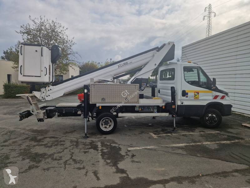 Véhicule utilitaire Iveco 50C18