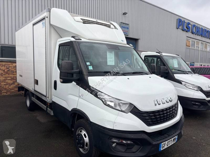 Véhicule utilitaire Iveco 35C16H
