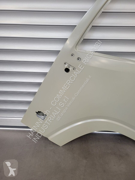 Véhicule utilitaire Isuzu LH SIDE - N - P - L -...