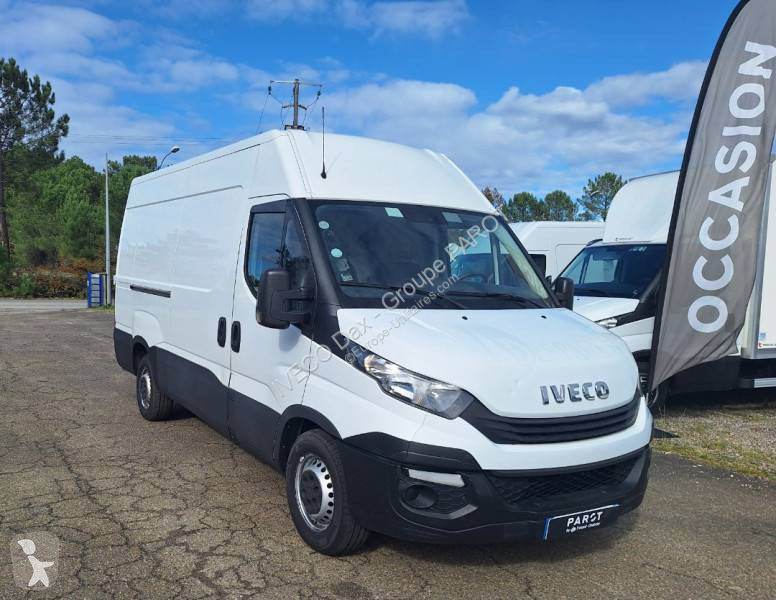Véhicule utilitaire Iveco 35S14V12