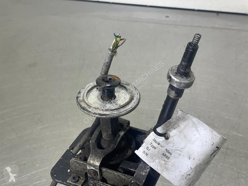 Véhicule utilitaire Atlas AR65-2996927-Servo...