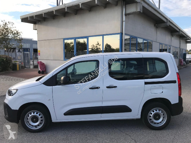 Véhicule utilitaire Fiat Doblo van d.cab XL 1.5...