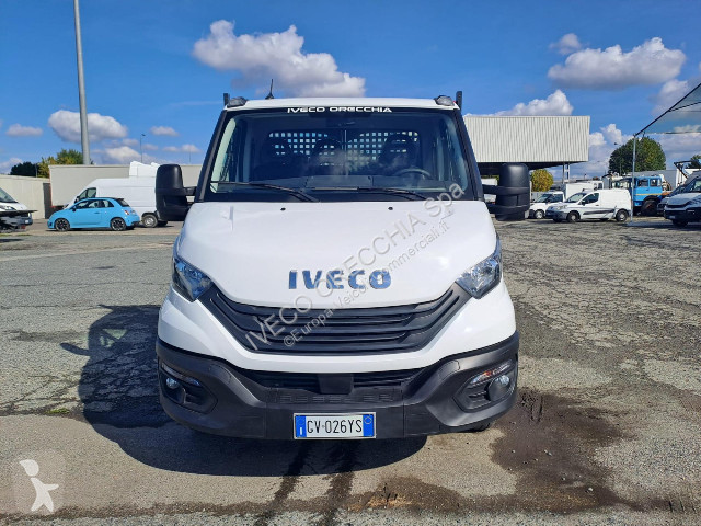 Véhicule utilitaire Iveco 35C18H