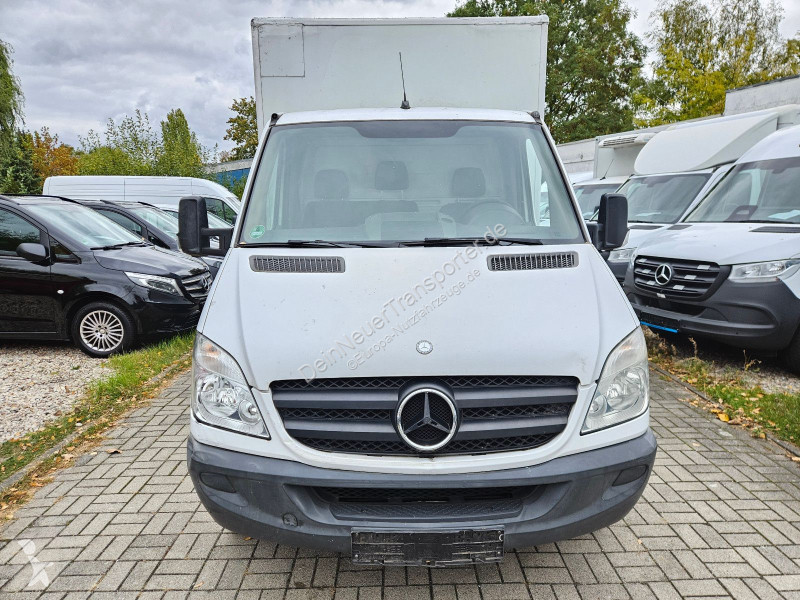 Véhicule utilitaire Mercedes 311 CDI KOFFER TÜV...