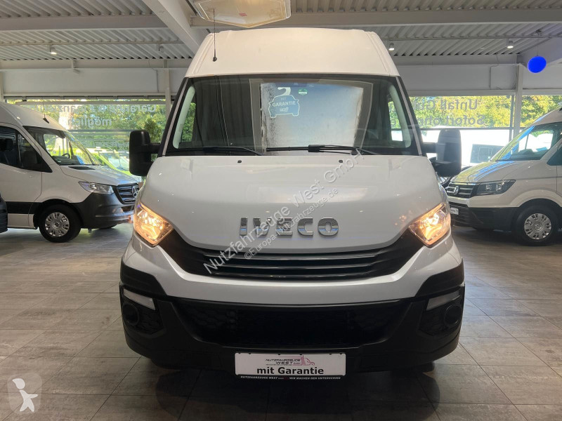 Véhicule utilitaire Iveco 35S16...