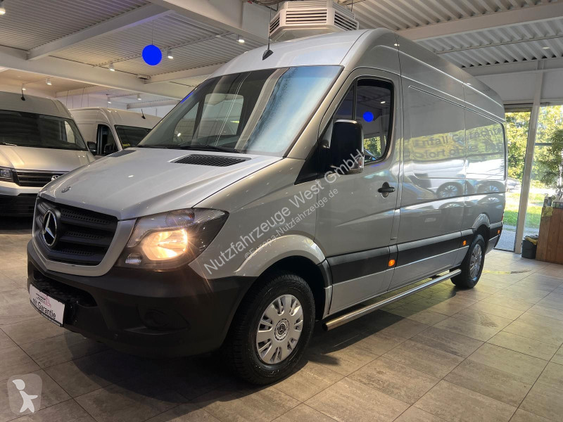 Véhicule utilitaire Mercedes 313...