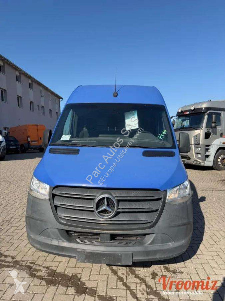Mercedes  van