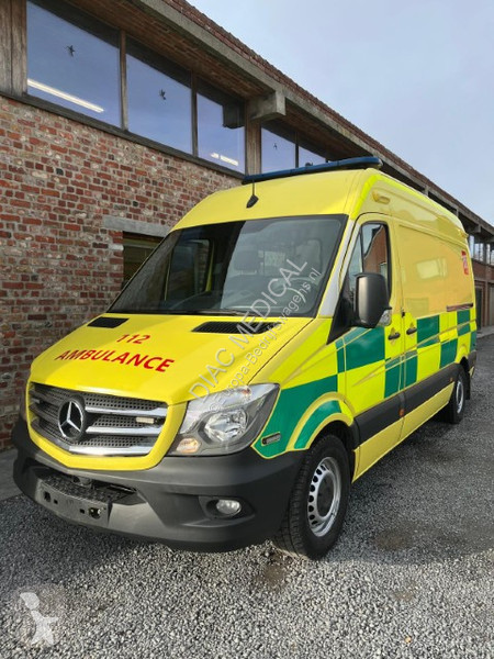 Véhicule utilitaire Mercedes L2H2 Ambulance 316...