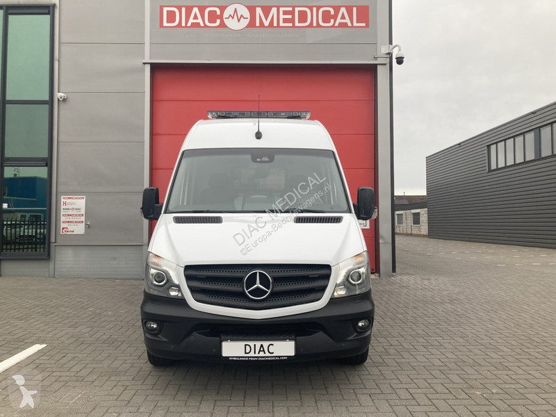 Véhicule utilitaire Mercedes 319 CDI Ambulance...