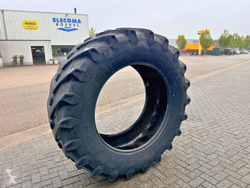 Véhicule utilitaire Trelleborg 650/65R42 TM800