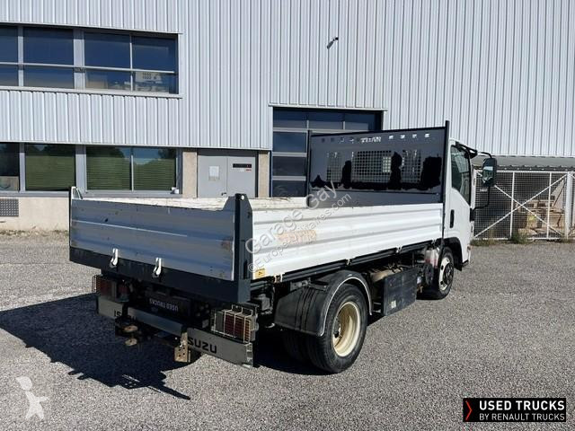 Véhicule utilitaire Isuzu